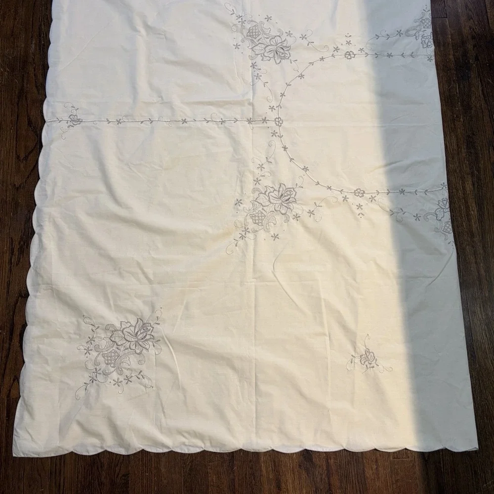 Vtg Linen Gray Floral Hand Embroidery Scalloped Edge CutWork Tablecloth 64 X 80